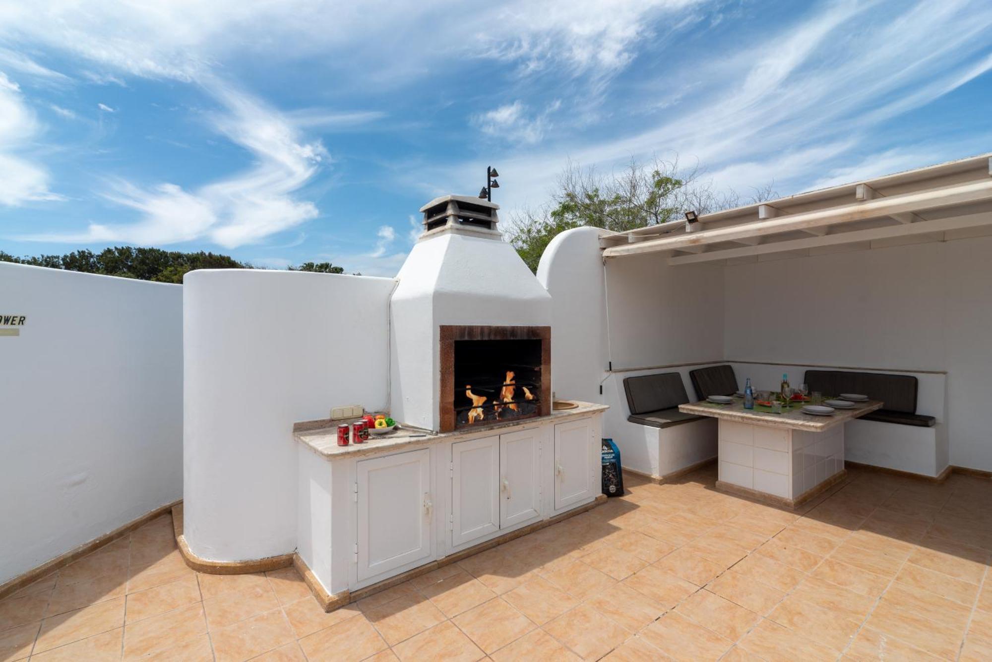 Villa Michelle - Lh114 By Villas Now Ltd Πλάγια Μπλάνκα Εξωτερικό φωτογραφία